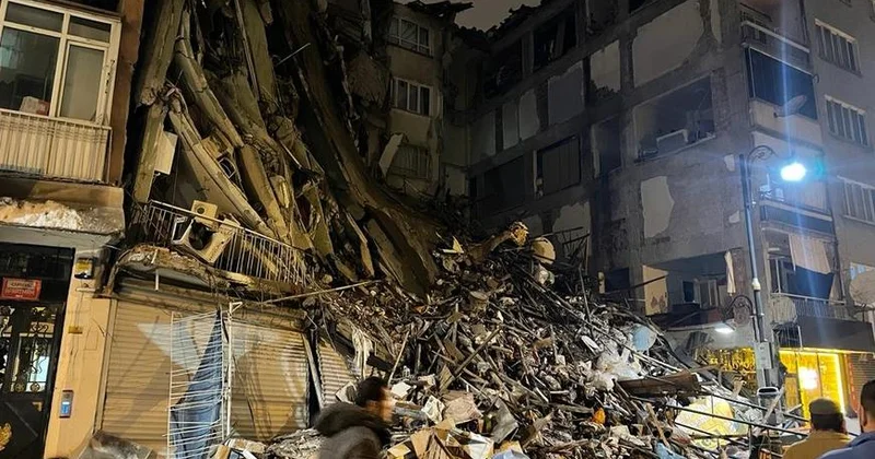 Güclü zəlzələ Əfqanıstanı dağıtdı Yüzlərlə ölü, minlərlə yaralı var