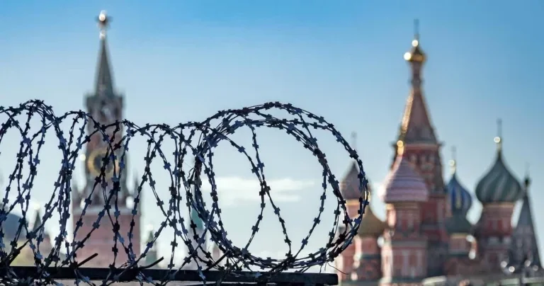 Осень за колючей проволокой: как Россия превращается в страну строгого режима СИТУАЦИЯ