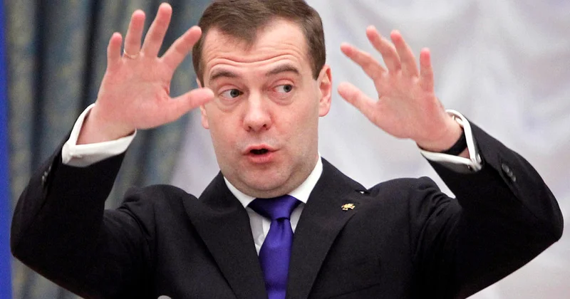 Медведев назвал Макрона и Мерца редкими уродами Minval Politika