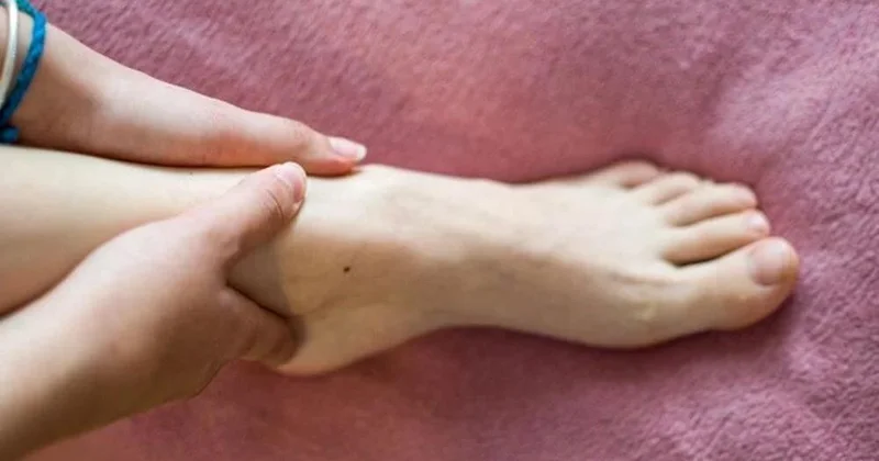 Ürək çatışmazlığının az bilinən əlaməti: Ayaq biləklərində üzə çıxır