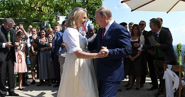 Putinlə rəqs edən sabiq nazir: Mənə rus donuzu deyirdilər