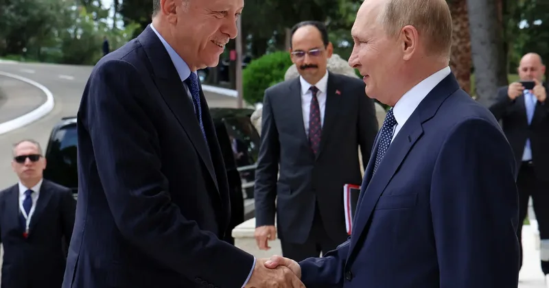 Ərdoğandan Peskova maraqlı jest: Putin gülümsədi VİDEO