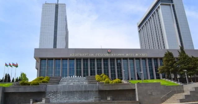 Milli Məclisin deputatları tətildən qayıdıb