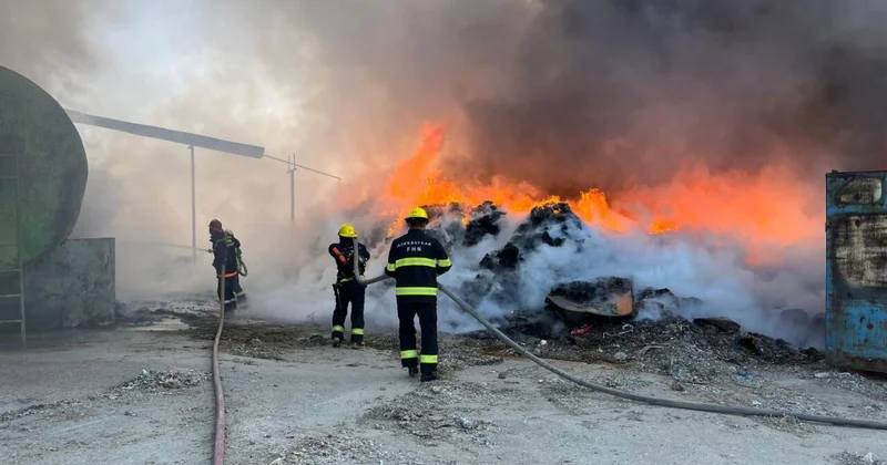 Sumqayıt da karton məmulatlarının istehsalı zavodunda yanğın olub FOTO