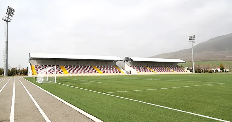 Ağsu şəhər stadionunun süni ot örtüyü FIFA nın sertifikatına layiq görülüb FOTO