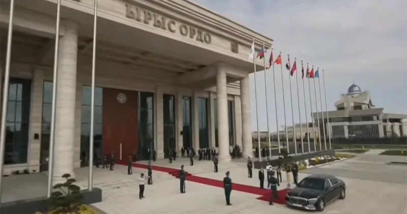 Japarov sammit iştirakçılarını qarşılayır Canlı