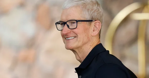 Тим Кук попрощался с Apple после 15 лет у руля Minval Politika