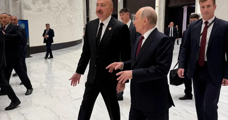 Ильхам Алиев и Владимир Путин кратко пообщались в кулуарах встречи в формате ШОС плюс