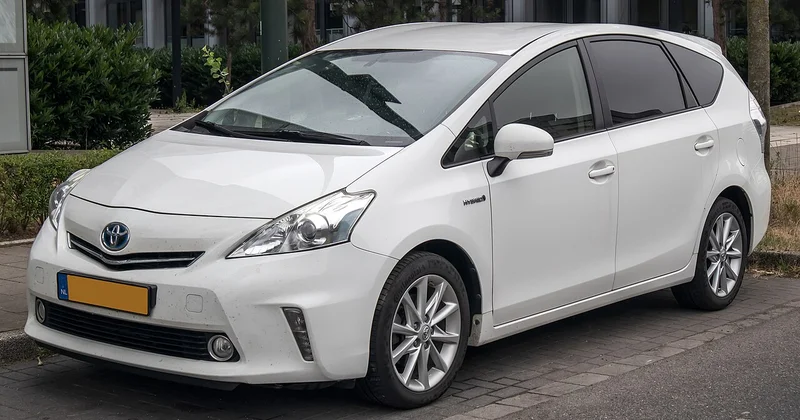 Bazarda “Prius”un yeni növü peyda oldu HAMI ONU ALIR