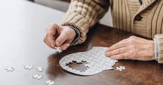 Alzheimer xəstəliyinə gətirib çıxaran iki fərqli mexanizm aşkar edilib