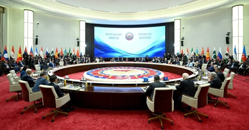 ŞƏT Zirvə Görüşündə 28 sənəd imzalandı