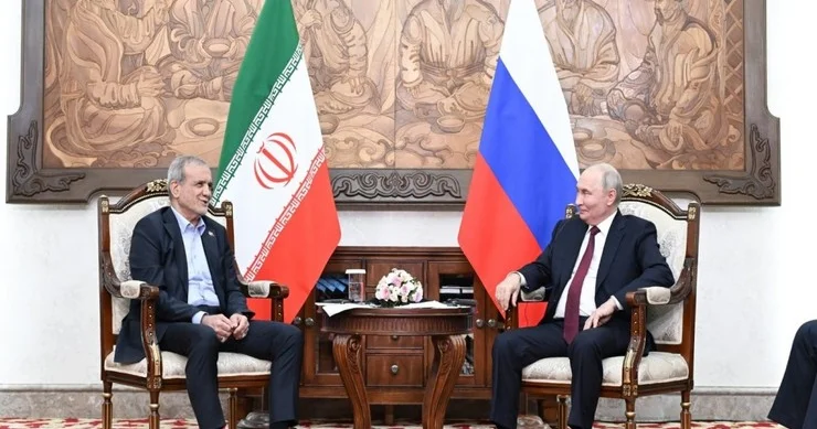 Rusiya İranın cəsarət və dözümlülüyünə heyrandır Putin Pezeşkiana