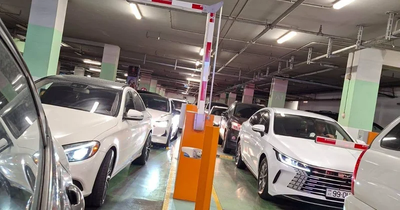 Sürücülər bir saatdır “28 Mall” ın dayanacağnda qalıb SƏBƏB