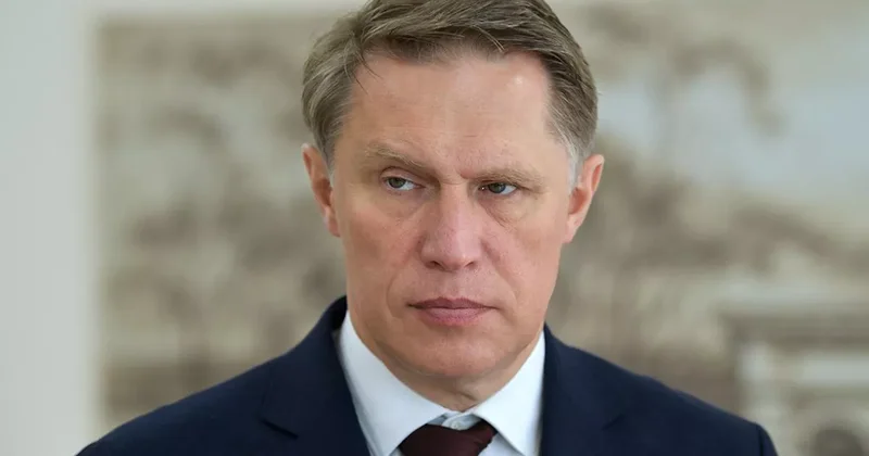 Глава Минздрава России оказал экстренную помощь пассажиру в самолете