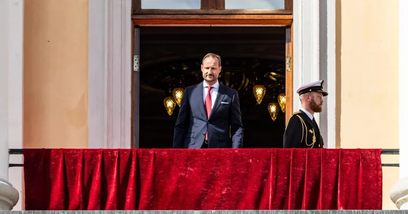 Norveçin yeni kralı VIII Hokon rəsmi andiçmə mərasimində iştirak etdi