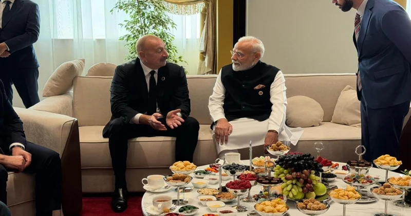 Prezident Modi ilə söhbətləşdi