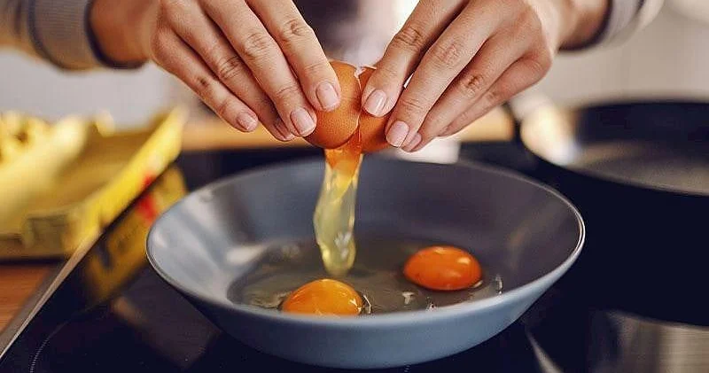 Yumurta sarısının tünd rəngdə olmasının səbəbi məlum oldu