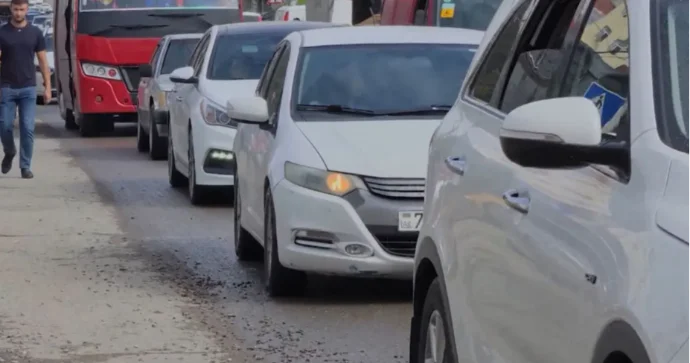 Masazırda yolun çökməsi saatlarla tıxac yaratdı VİDEO