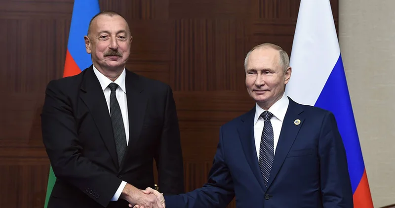Putin ayağa qalxıb Əliyevə nə deyir? Diqqətçəkən FOTO KONKRET