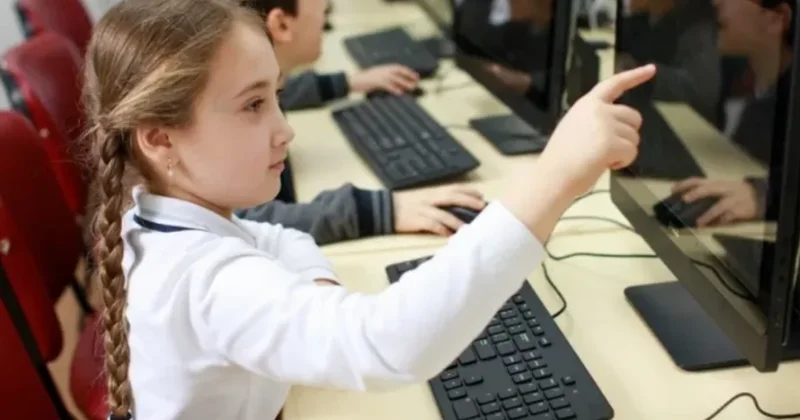 Azərbaycanda məktəblərdə kompüterlərin sayı 30 % ə yaxın artıb