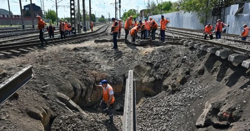 В результате российского удара по депо Укрзалізниці в Киеве погибли семь человек