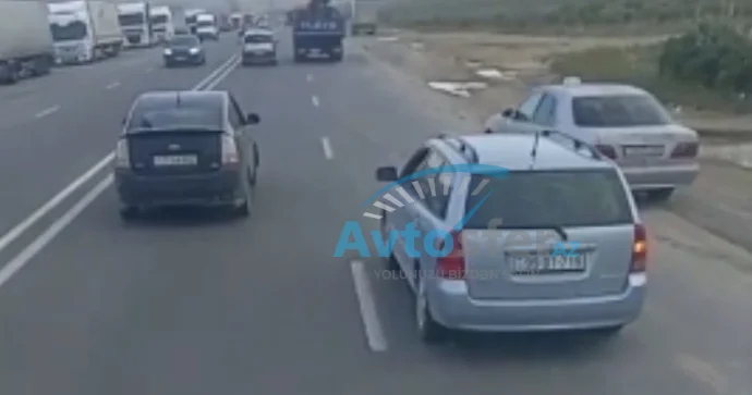 Bakıda xuliqanlıq Xocasəndə yük maşınının qabağını kəsdilər 77 GA 602, 99 DT 719 VİDEO