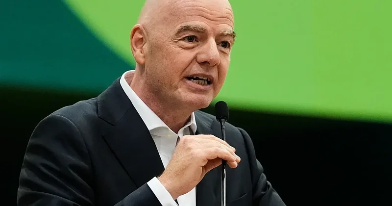 İnfantino Putinə bağlı təyyarələrdən istifadə edib?