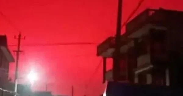 Fırtınadan əvvəl səma çəhrayıya boyandı VİDEO