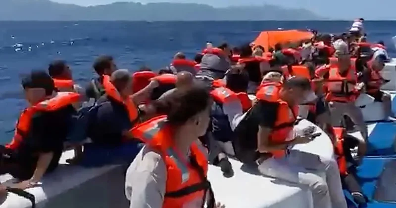 267 nəfəri daşıyan gəmi 20 dəqiqəyə batdı: Faciədən sağ çıxanlar danışdı