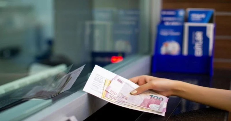 İstehlak kreditləri 10 milyard manatı keçdi: İnsanlar niyə daha çox borclanır? (ŞƏRH)