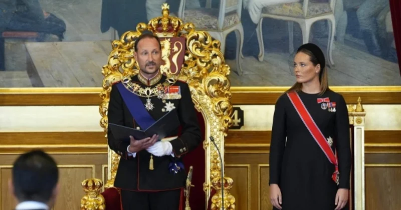 Norveçin yeni kralı parlament qarşısında and içdi