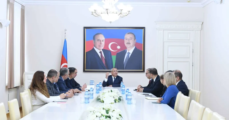 Rövşən Rzayev İctimai Şuranın üzvləri ilə görüşdü FOTOLAR