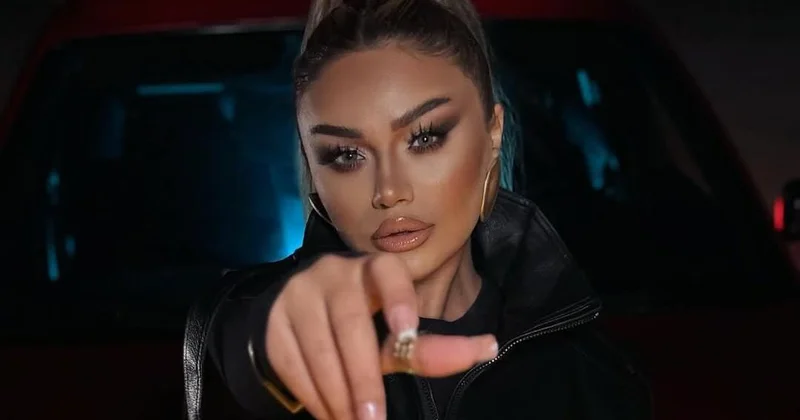 Böyük səhnələrə çıxmaq üçün dəyişməyə qərar verdim Türkan