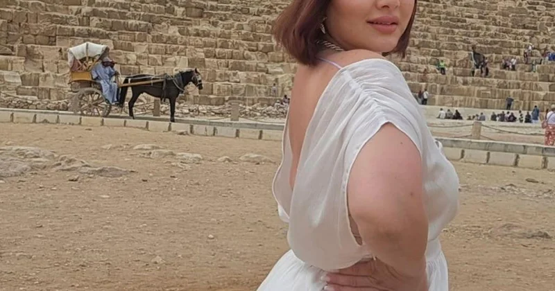 Tanınmış bloger evli kişi ilə gəzir FOTO