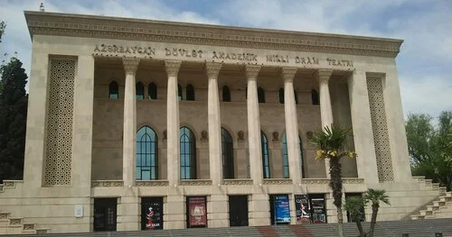 Milli Dram Teatrı oktyabr repertuarını açıqladı FOTO