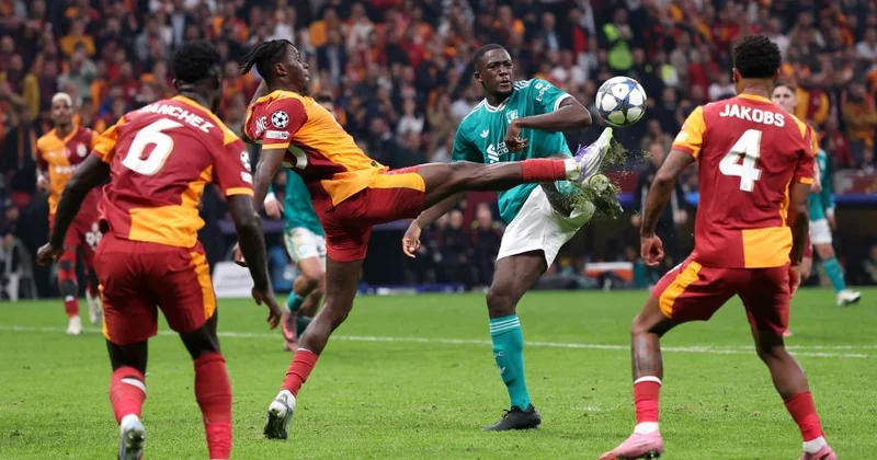 Qalatasaray You’ll Never Walk Alone himni ilə Liverpul u ələ salıb