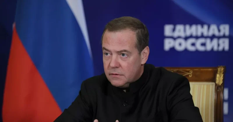 “Qaranlıq otaqda qara pişiyi tapmaq çətindir, xüsusən də orada heç bir pişik yoxdursa“ Medvedev