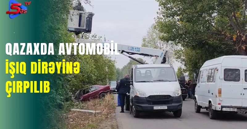 Qazaxda avtomobil işıq dirəyinə çırpılıb