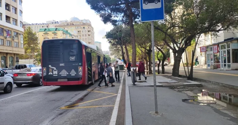 Yağışda islanır, günün altında yanırıq Bakıda dayanacaq problemi