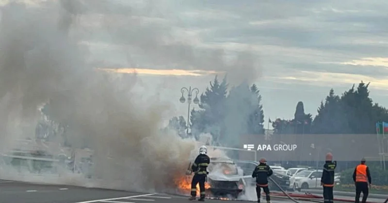 Bakıda mərkəzində avtomobil yanıb