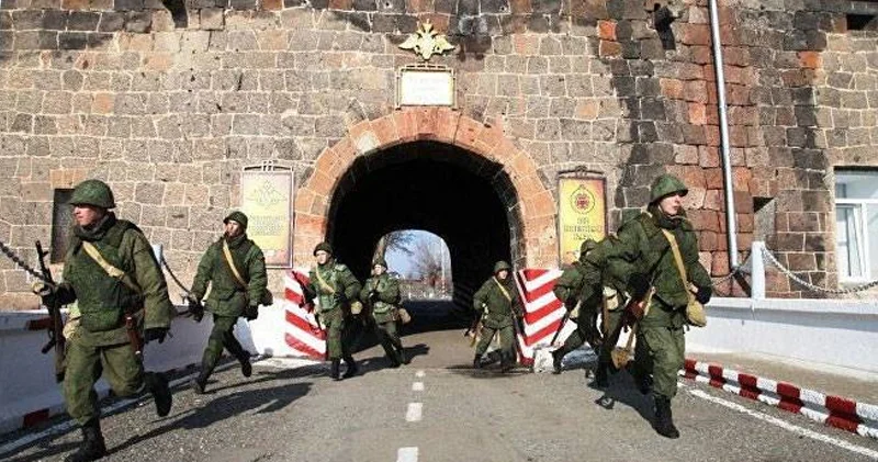 Paşinyan seçkidə qalib gəlsə, rus bazasını ölkədən çıxaracaq Politoloq