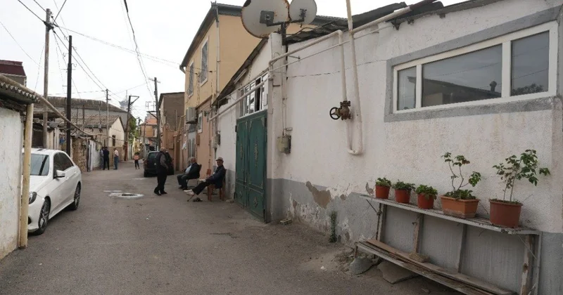 “Dərnəgül” bazarının arxasında evlər sökülür KONKRET