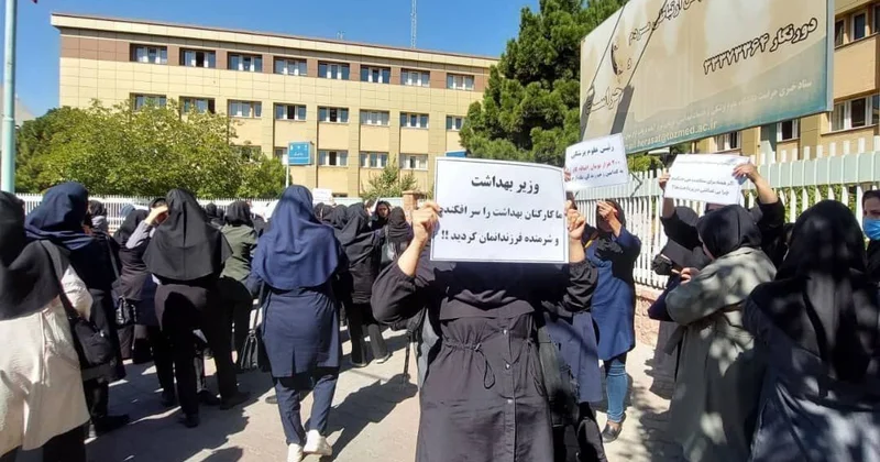 Təbriz səhiyyə işçiləri aşağı maaşlara və yaşayış şəraitinə etiraz etmək üçün eyləm keçirib