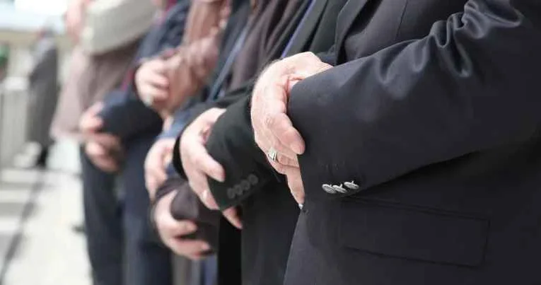 Dəfn mərasimlərində alqış, musiqi ifası və digər rituallar etmək günahdır, yoxsa...? İlahiyyatçı danışdı