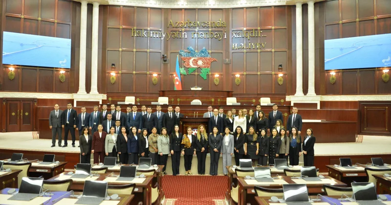 Milli Məclisdə hakimliyə namizədlərlə görüş keçirilib