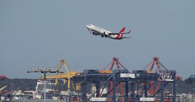 Самолёт крупной авиакомпании экстренно развернулся после взлёта