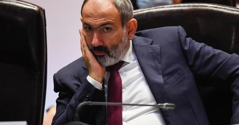 Paşinyan qəzəbləndi: Onları çəkiclə əzin