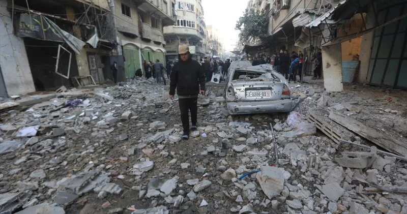 İsrail Qəzzanı bombalayır Xilasedici zabit ölüb, yaralılar var
