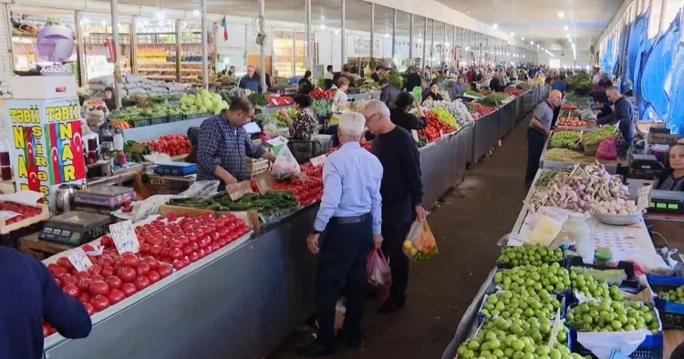 Bakıda hansı bazarlar daha ucuzdur? İqtisadçı ekspert AÇIQLADI
