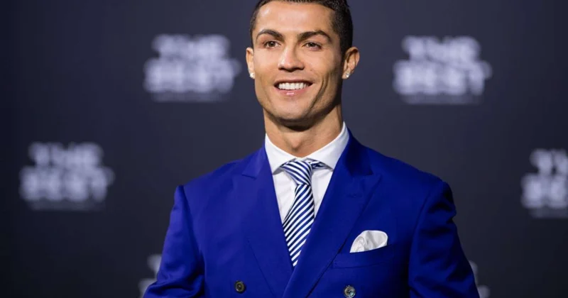 Ronaldu millidən ayrıldı, azarkeşlər etirazlarını qeyri adi formada bildirdilər